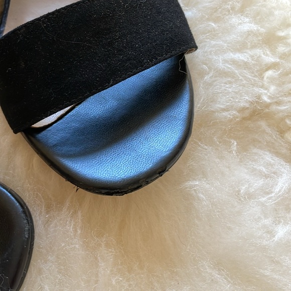Naturalizer Sandal Block Heel. Black suede.Size 9m. - Picture 6 of 6